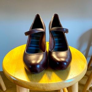 Beautiful brown Mary Janes from Camper. Excellent condition. Size 39 EU